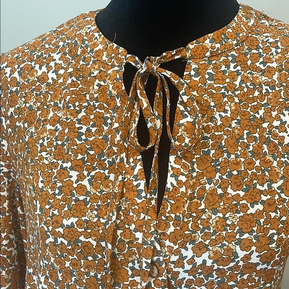 Brown and White Floral shorts romper small - Picture 3 of 3